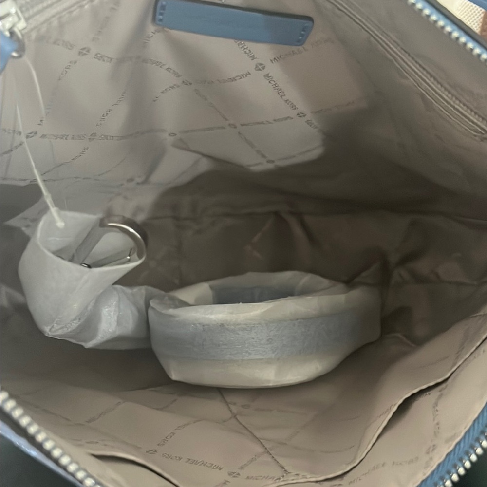 Michael Kors Blue Shoulder Bag with Silver Charm - Picture 4 of 8